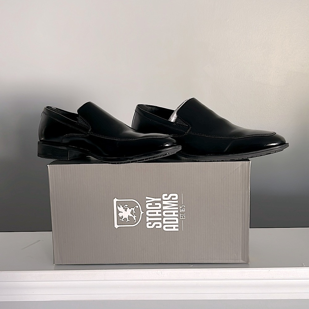 BRAND NEW MENS LEATHER STACY ADAMS!!